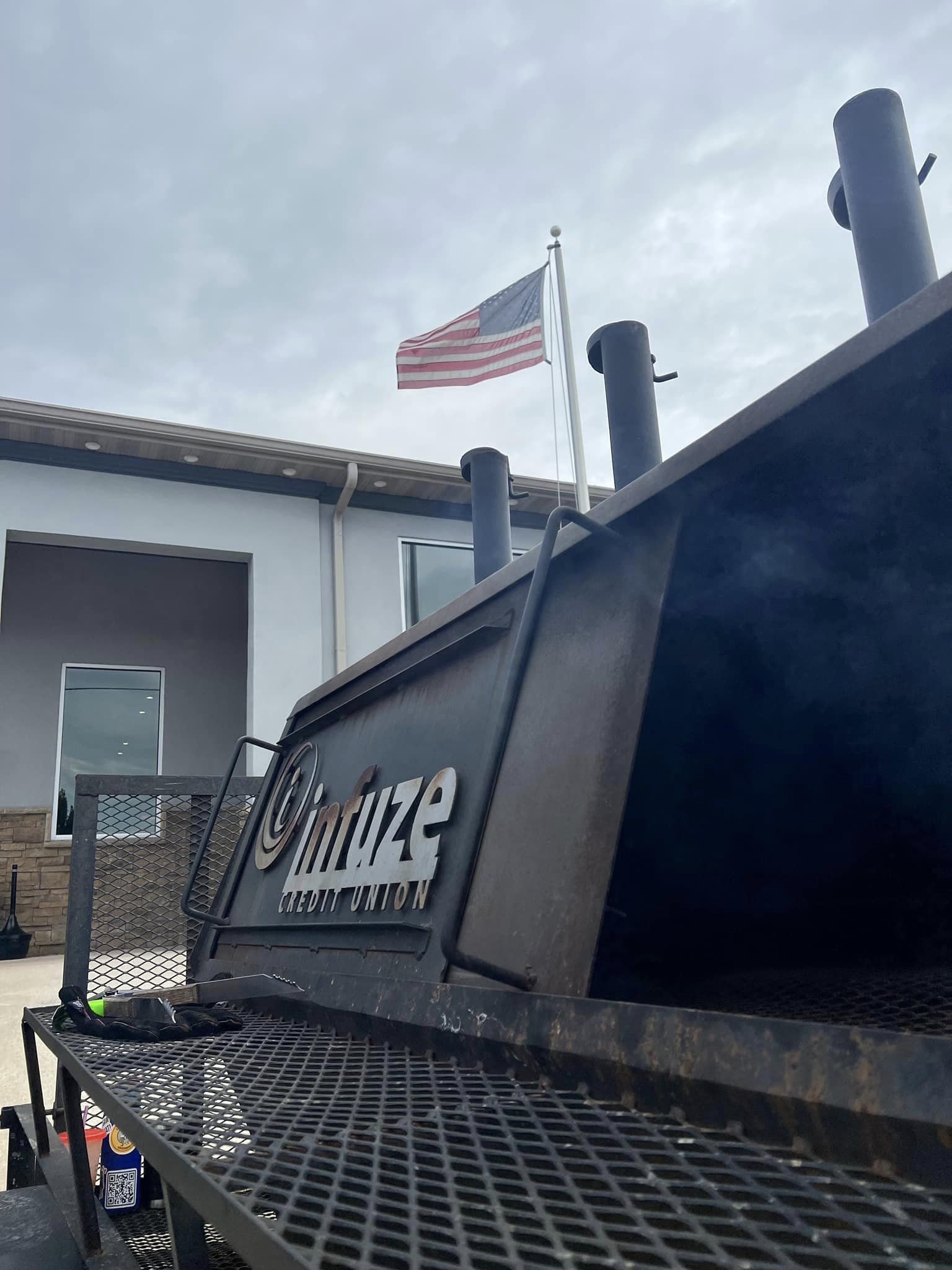 Grill and U.S. flag.