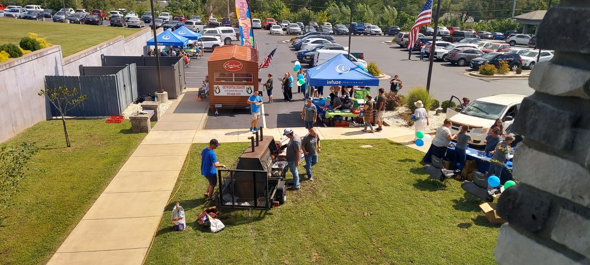 Arial photo of people at an event.